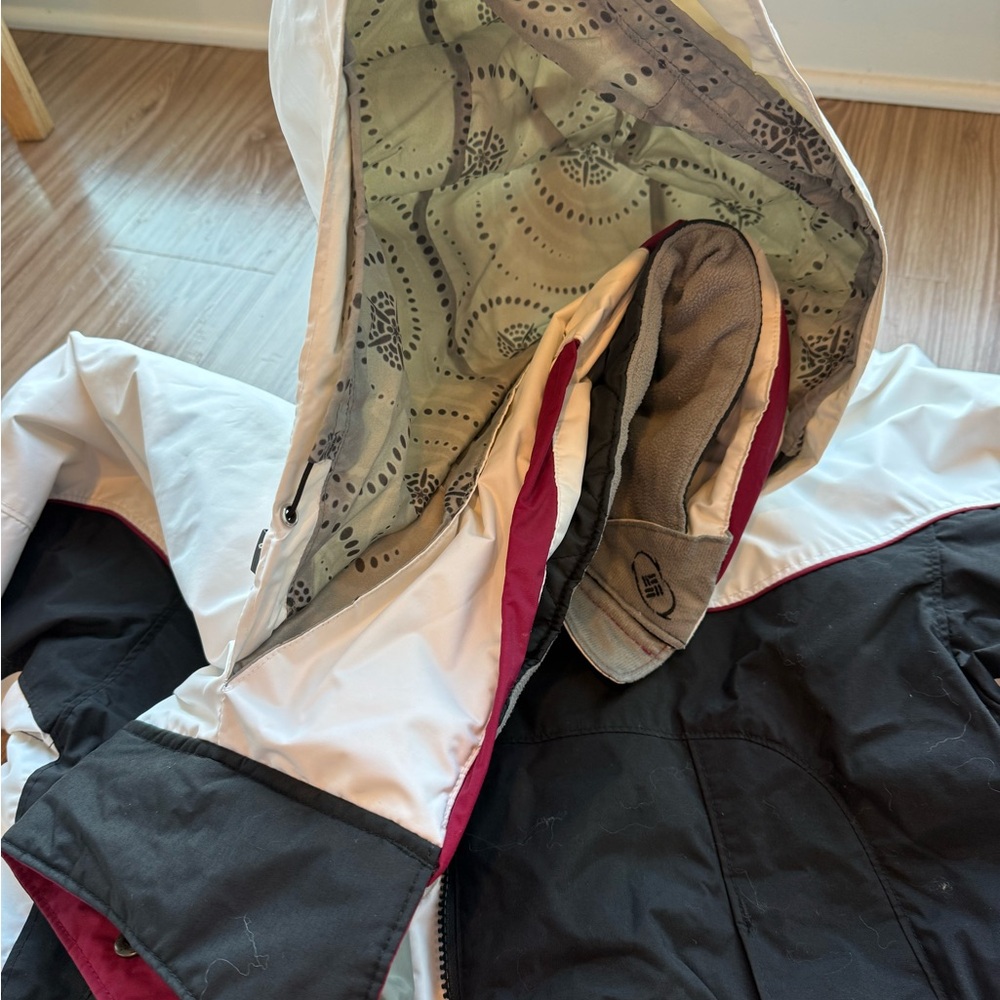 SOLD: Columbia Interchange Waterproof Jacket – Women’s Size Large 🏔️ - Picture 7 of 9